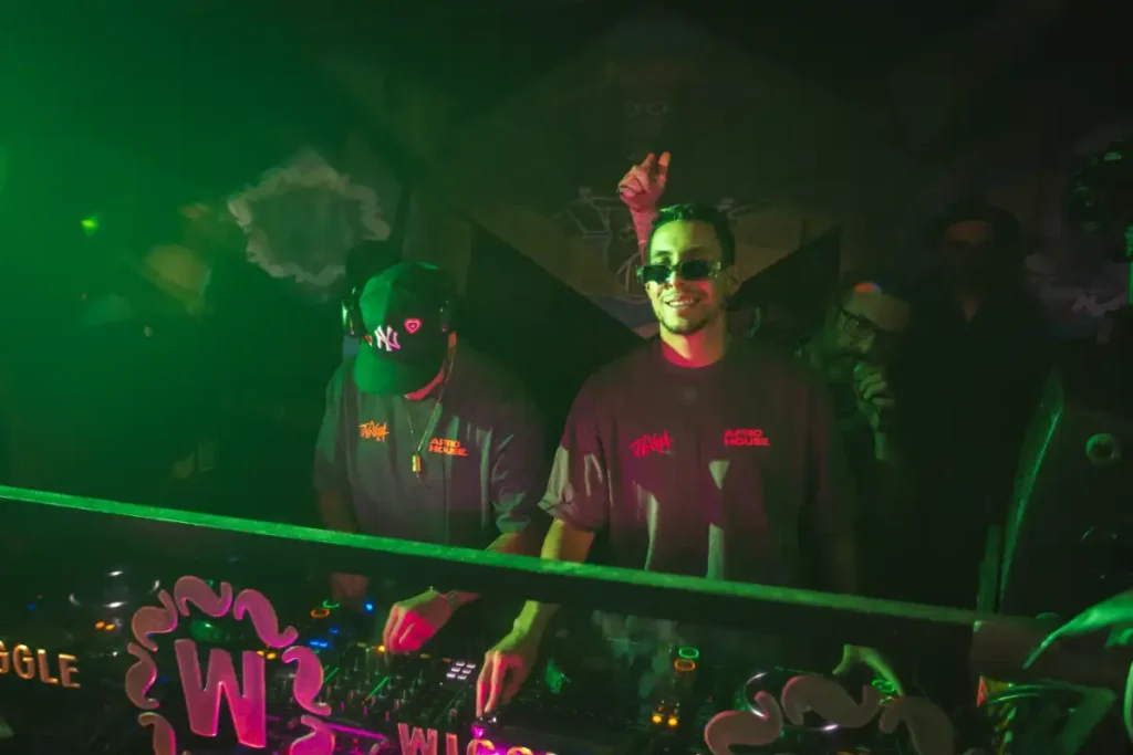 Jvngla Dj's performing
