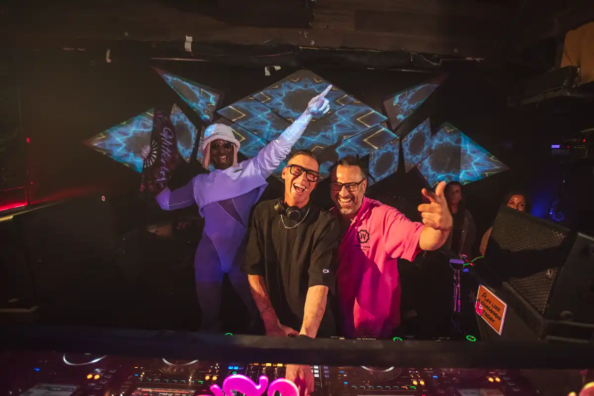 DJs