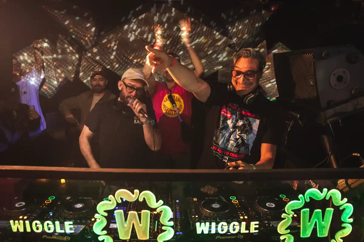DJs