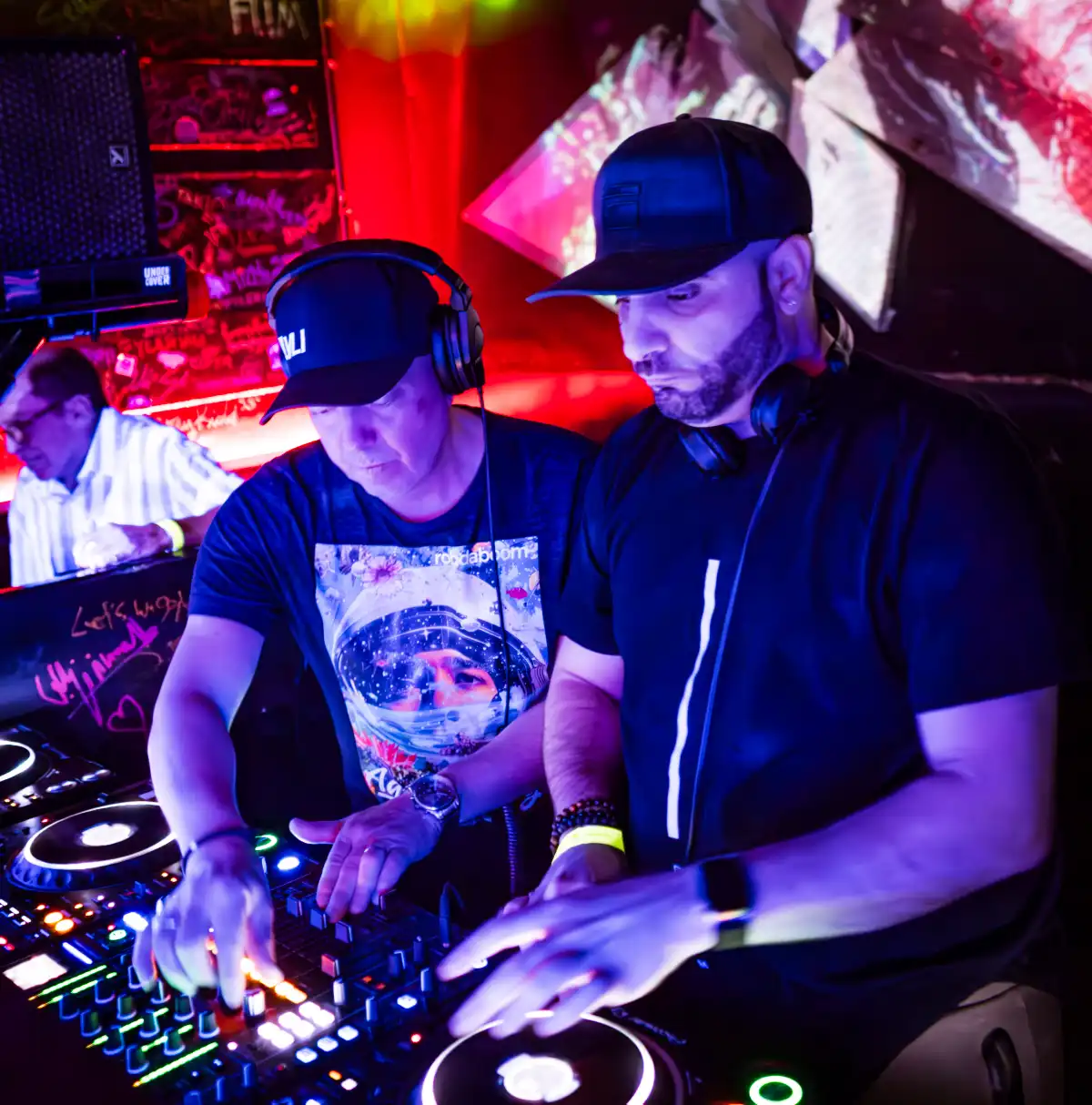 DJs