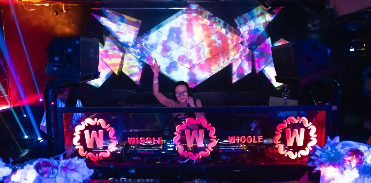 DJ