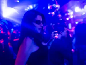 Women with sunshades