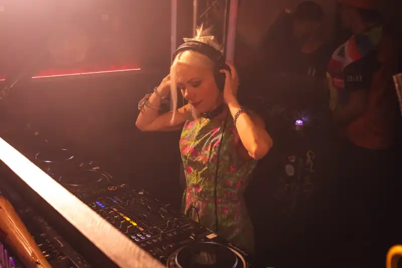 wiggle-room-easter420-dj-katie-bwebp