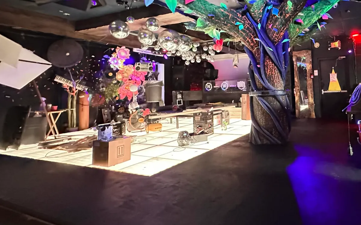 Dance floor expansion