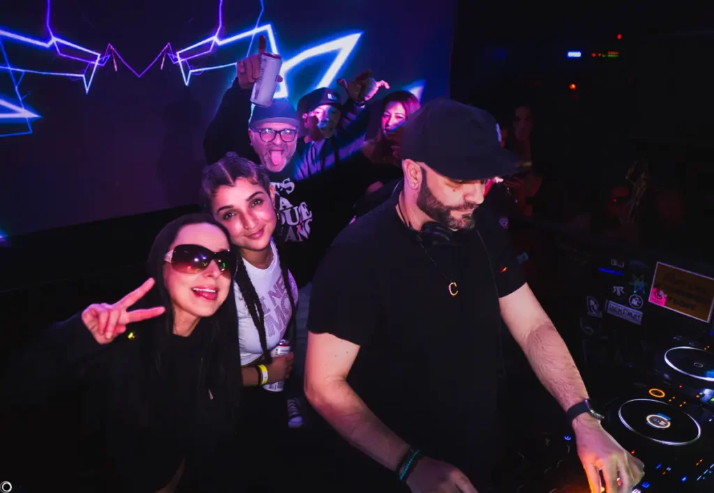 DJ